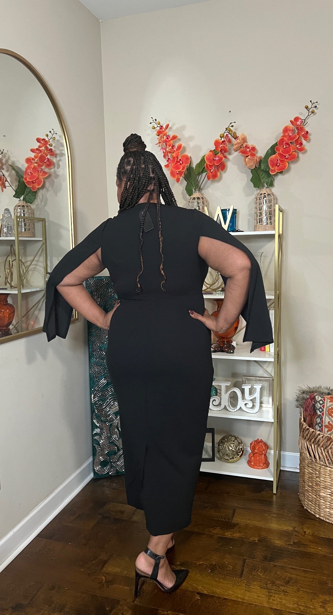 PLUS SIZE CAPE SLEEVE DRESS WITH KNOT DETAIL