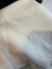 The White Textured Yacht Club Set
