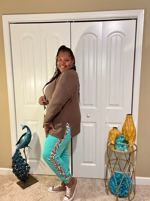 PLUS SIZE SWEATPANTS WITH LEOPARD STRIPE