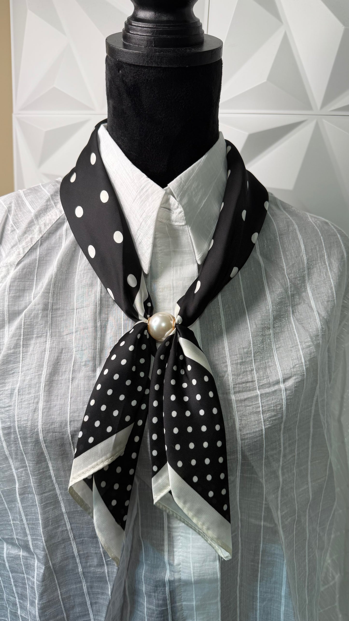 Magnetic Pearl Scarf